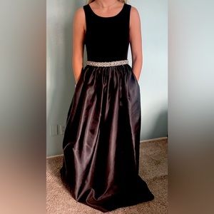 Windsor Black Long Dress WITH POCKETS, Bling Belt and Open Back SIZE MEDIUM